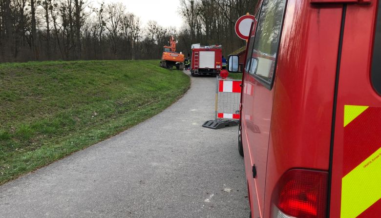 Einsatzstelle mit Bagger