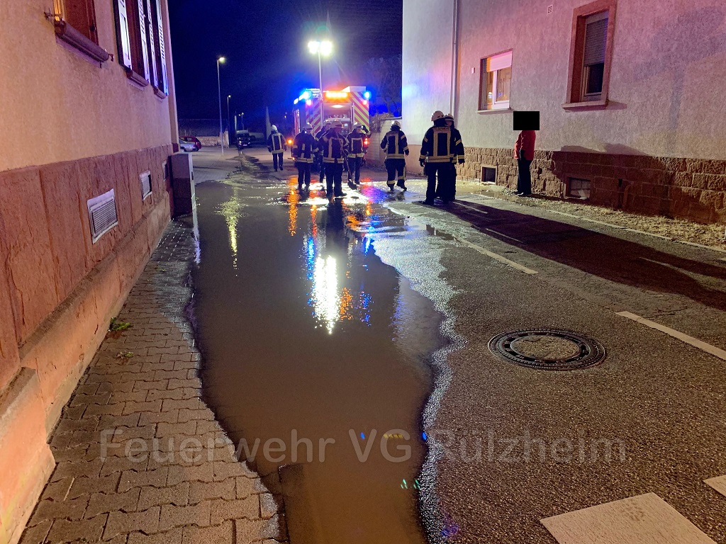Wasser auf Straße