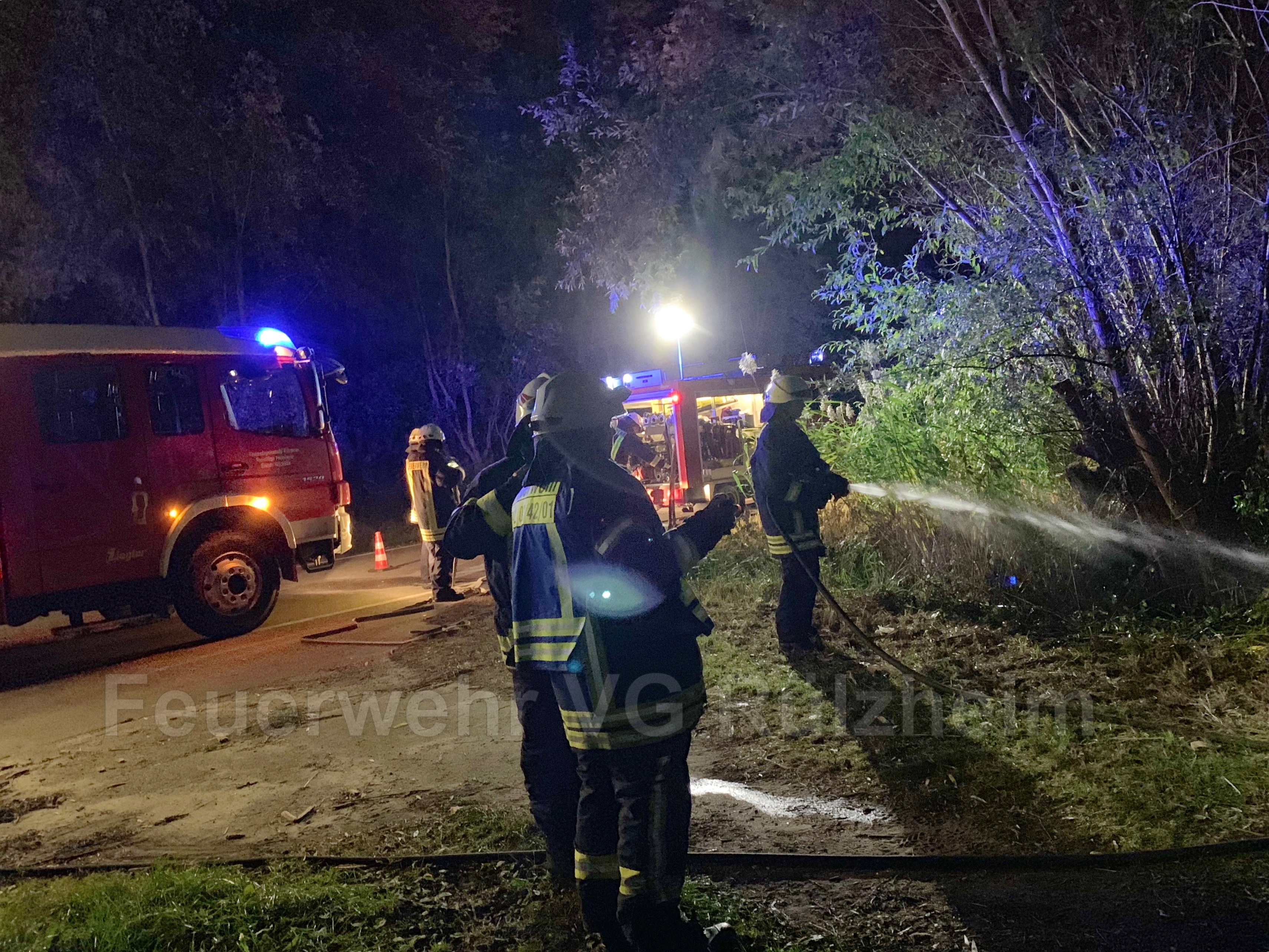 Löscharbeiten an der Einsatzstelle