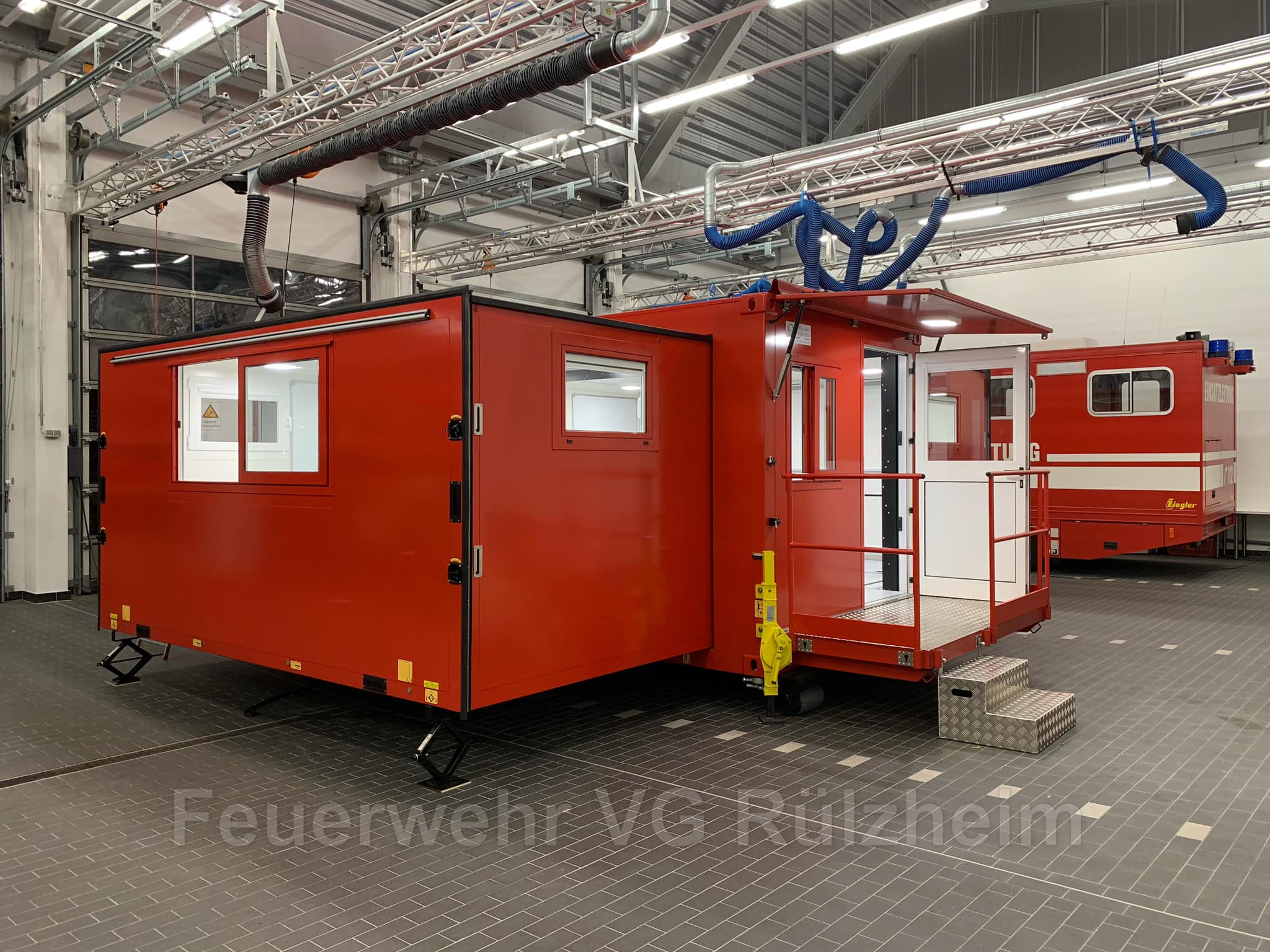 Abrollbehälter Führung einsatzbereit