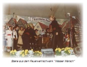 Szene aus dem Feuerwehrschwank 'Wasser Marsch'
