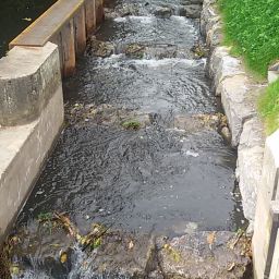 Raugerinne in Beckenstruktur am ehemaligen Stauwehr in der Bachgasse
