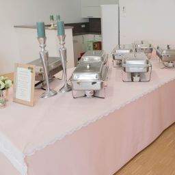 Anbau CKK für Feierlichkeiten eingedeckt
