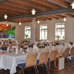 Blick in den unteren Saal des Bürgerhauses, bestuhlt
