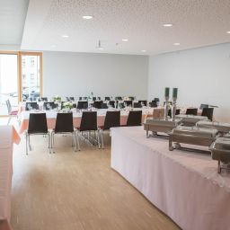 Anbau CKK für Feierlichkeiten eingedeckt