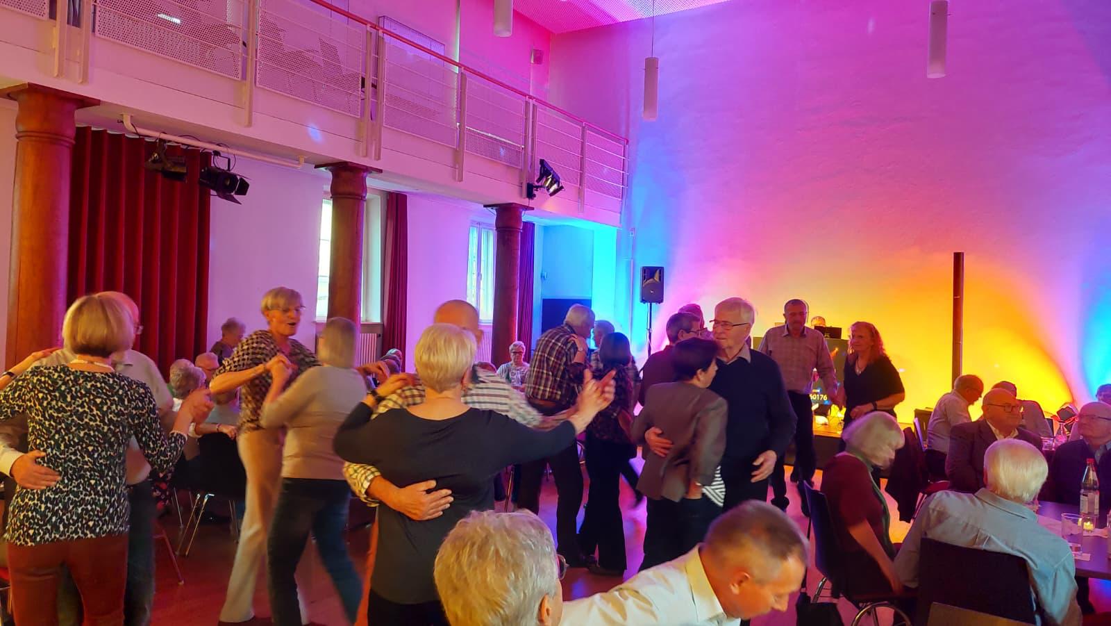 Tanztee Bild