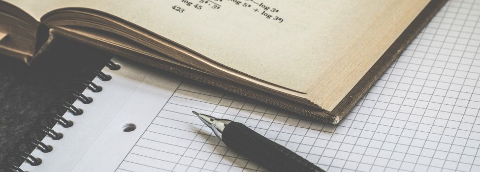 Ein Buch und ein Bleistift, Quelle:PEXELS