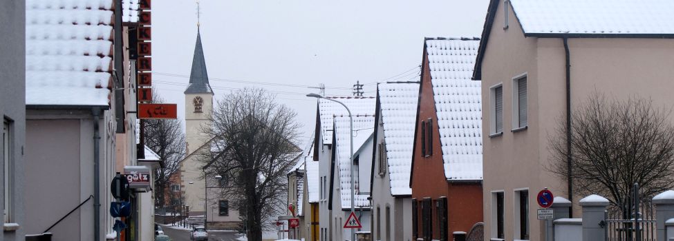 Die verschneite Hauptstraße in Kuhardt