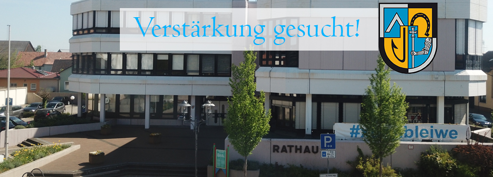 Außenansicht des Rathauses, Text: "Verstärkung gesucht!"